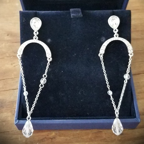 Swarovski Jewelry - 🎁Swarovski Crystal 8 CMA earrings - Great Gift!